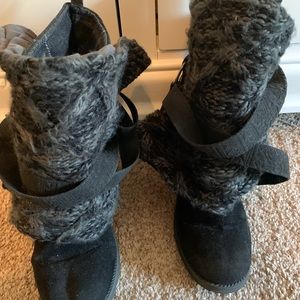 Black MUK LUKS boots with fur